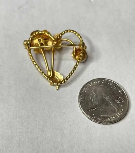 Vintage Classic Yellow Gold Tone Heart White Rose… - image 3