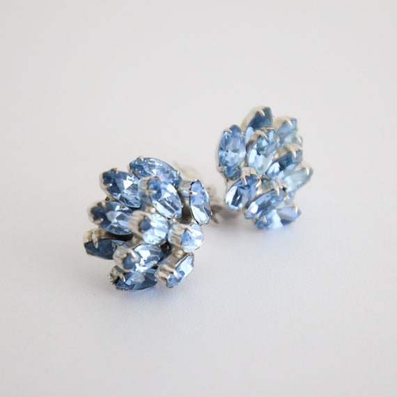 Vintage 1950's ice blue Weiss rhinestone clip on … - image 1