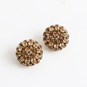 Orecchini vintage 1963 Christian Dior a cupola con strass Orecchini Dior originali degli anni Sessanta Dior clip in oro e bronzo su orecchini con strass