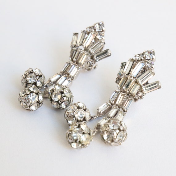 Vintage 1950's chandelier rhinestone clip on earr… - image 3