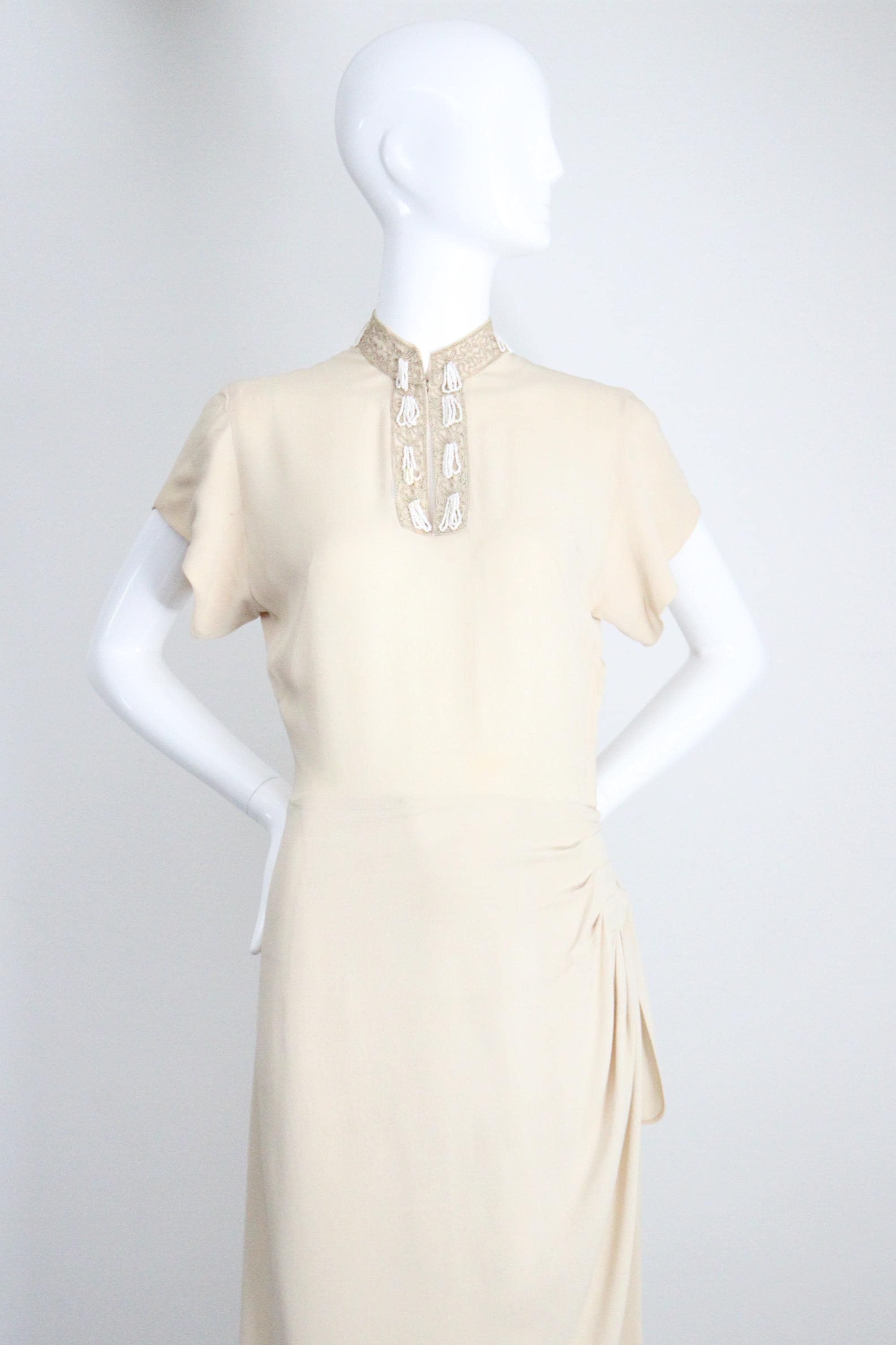 ワンピース 1930s Cream Silk Dress Vintage 1930s Cream Silk Dress Floral Embroidery Details