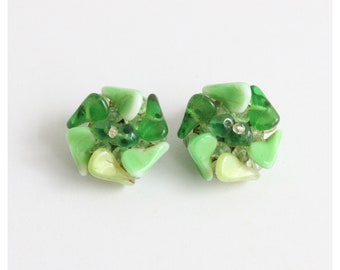 Vintage 1950's Green Glass Clip on Earrings 1950s earrings vintage earrings vintage clip on earrings 1950s fashion 1950s jewellery