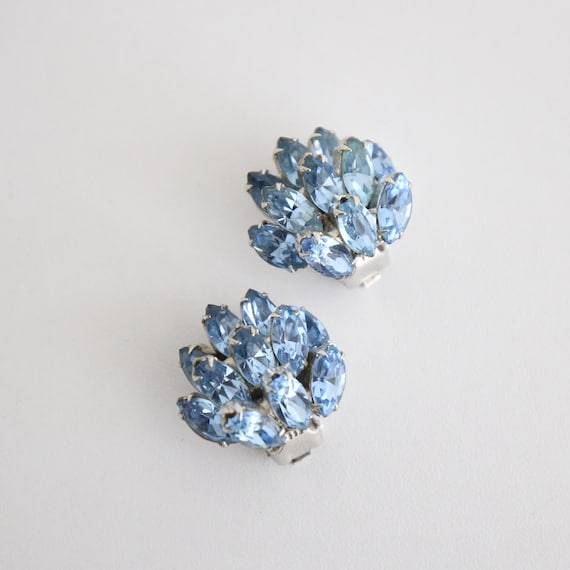 Vintage 1950's ice blue Weiss rhinestone clip on … - image 4