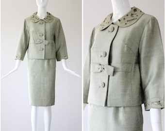 Terno de saia vintage dos anos 1960, saia de seda verde-sálvia, jaqueta com gola Peter Pan e saia combinando, tamanho UK 8-10 US 4-6