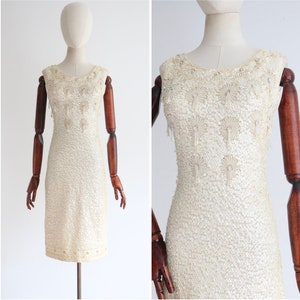 Vintage 1960er Paillettenkleid original 1960er Jahre schillerndes Paillettenkleid 1960er Jahre Perlen Wiggle Kleid Creme Pailletten und Perlenkleid UK 8-10 US 4-6