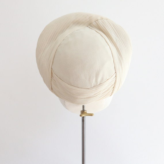 Vintage 1940's cream silk pleated halo turban hat… - image 4