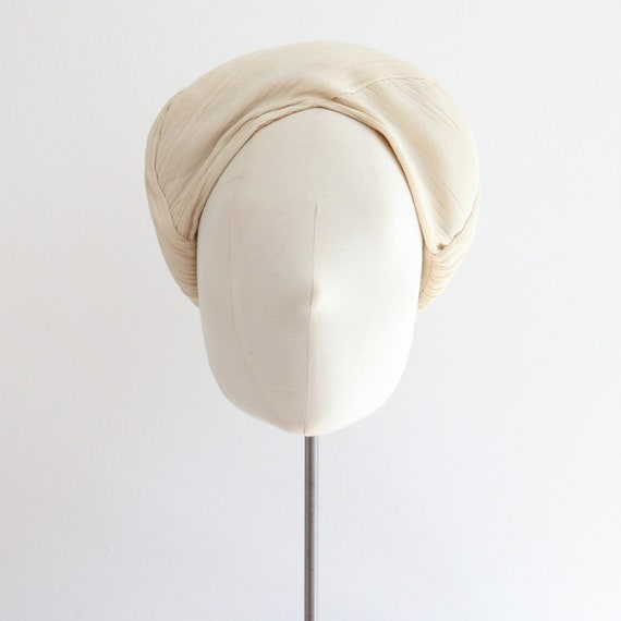 Vintage 1940's cream silk pleated halo turban hat… - image 1