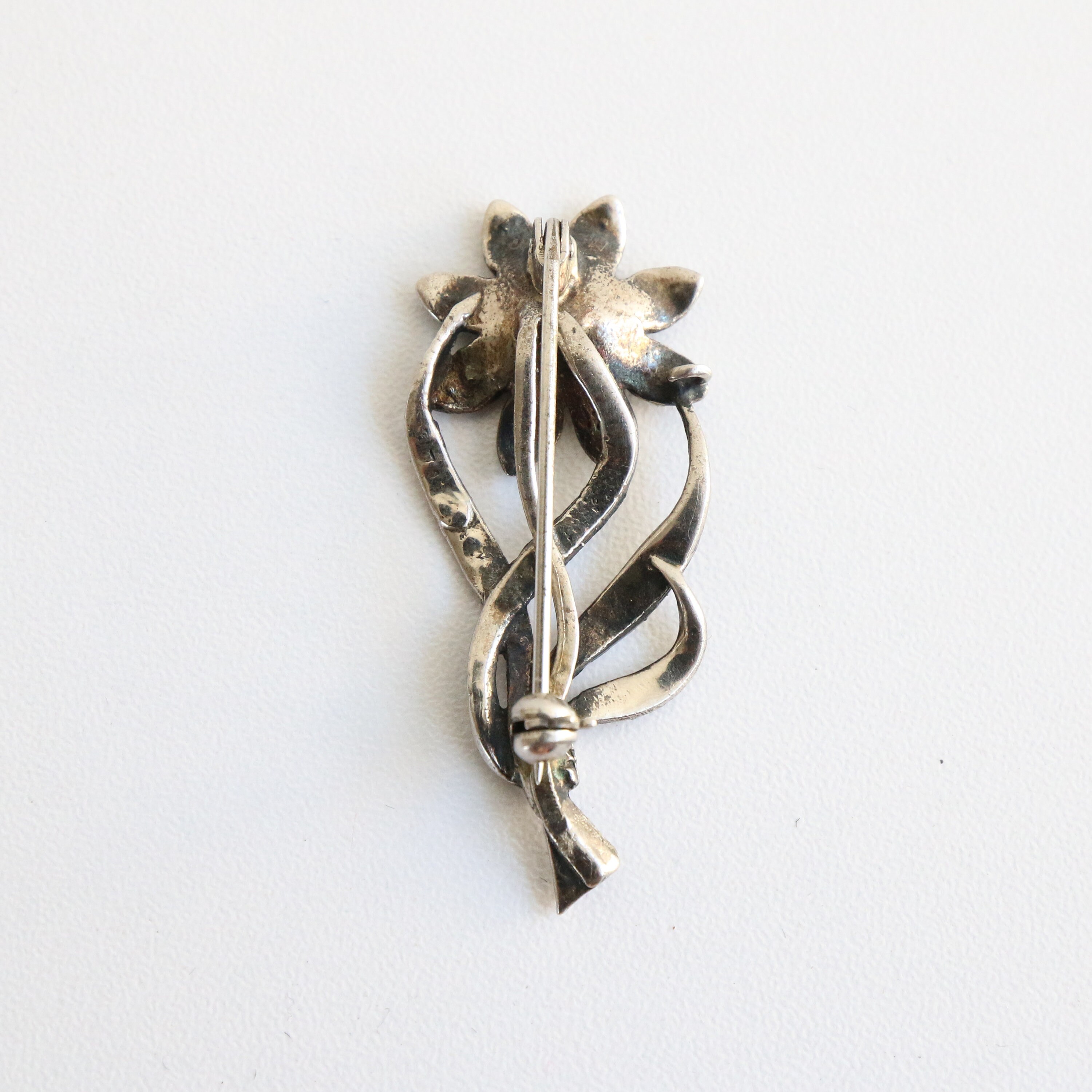 ヴィンテージ 1950 年代 シルバー マーカサイト フローラル