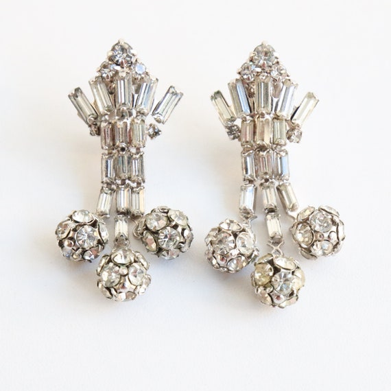 Vintage 1950's chandelier rhinestone clip on earr… - image 1