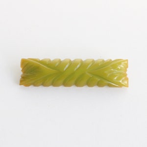 Vintage 1940&#39;s carved green bakelite bar brooch original 1940s 1940s brooch 1940s bakelite vintage bakelite bakelite brooch 1940s brooch