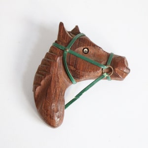 Vintage 1940&#39;s horse brooch vintage 1940&#39;s novelty hand carved wooden brooch 1940&#39;s equine wooden horse brooch green novelty jewellery wood