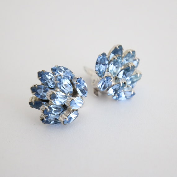 Vintage 1950's ice blue Weiss rhinestone clip on … - image 3