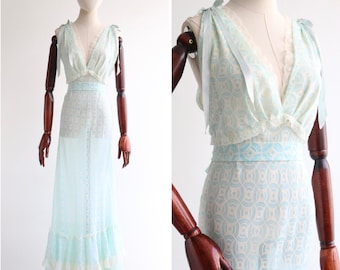 Vintage 1960's Art Deco pattern & lace nightdress  UK 10-12 US 6-8 original 1960s nightdress vintage nightdress 1960s lace dress sixties