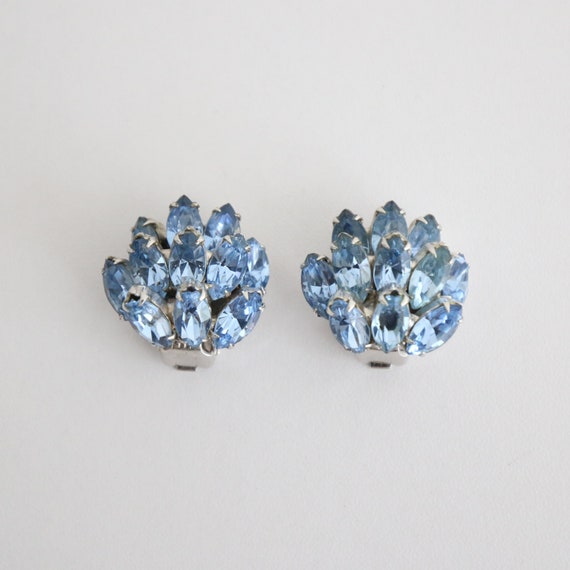 Vintage 1950's ice blue Weiss rhinestone clip on … - image 2