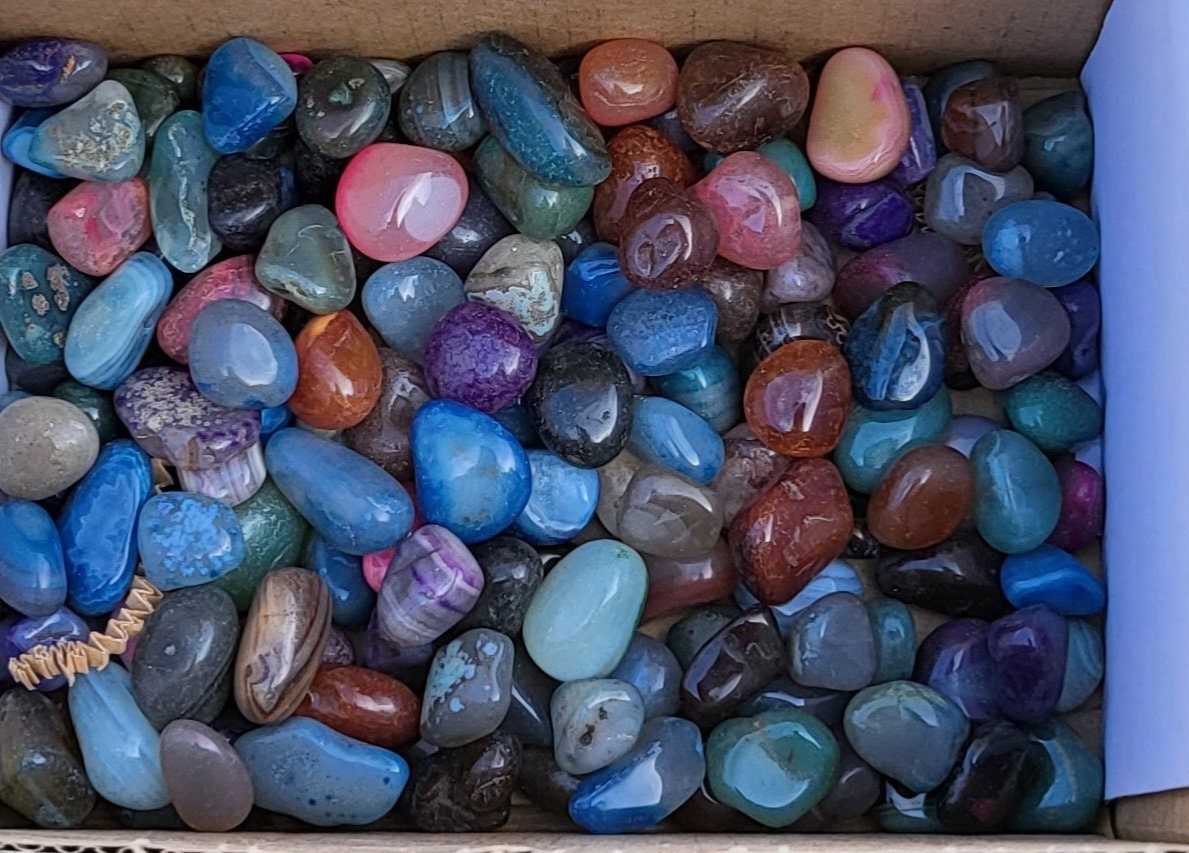 Assorted Mix Tumbled Stones Crystals Bulk Dyed Agate Gemstones Tumbles ...