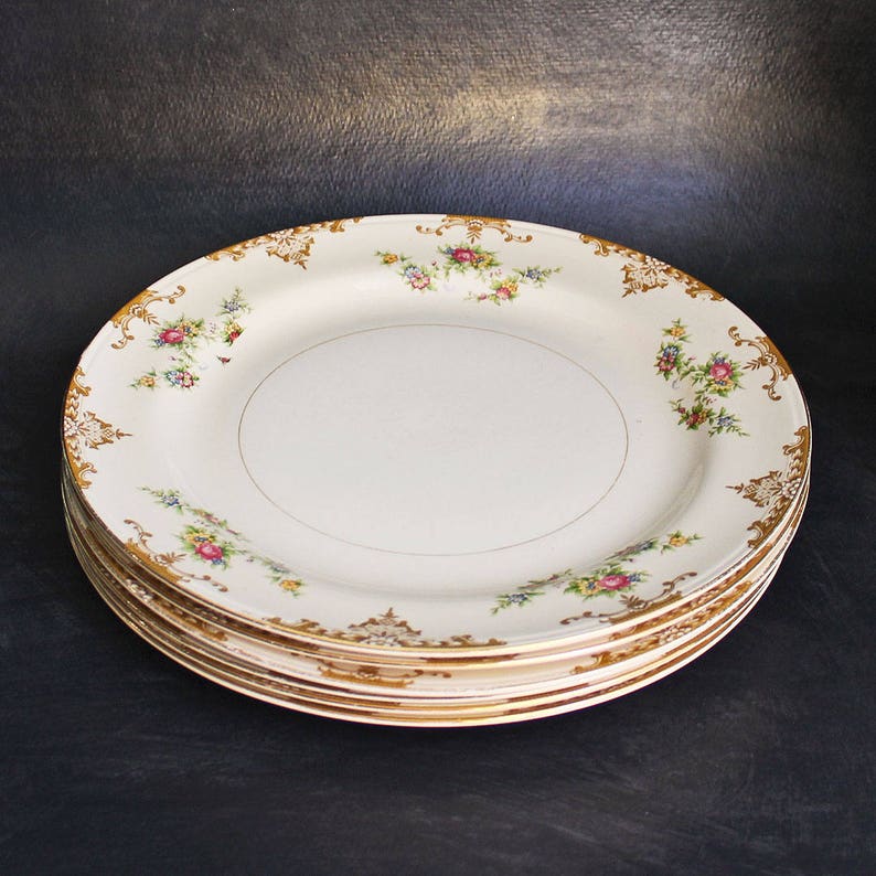 Vintage Aristocrat China Dinner Plate With 22K Gold Trim Homer Laughlin Eggshell Nautilus 10 inch Plate 1944
