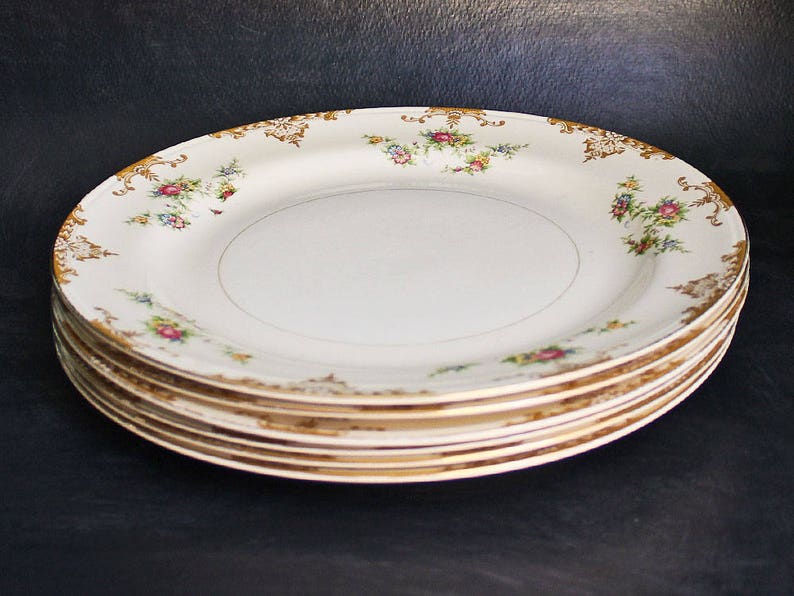 Vintage Aristocrat China Dinner Plate With 22K Gold Trim Homer Laughlin Eggshell Nautilus 10 inch Plate 1944