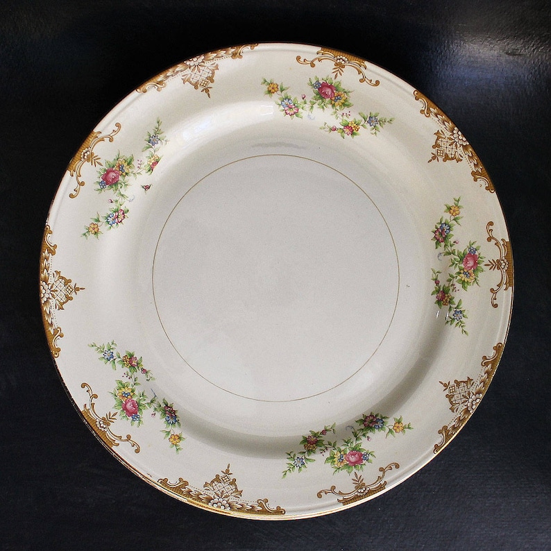 Vintage Aristocrat China Dinner Plate With 22K Gold Trim Homer Laughlin Eggshell Nautilus 10 inch Plate 1944