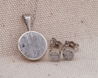 Parure de pendentif et/ou de clous d'oreilles météorite de Muonionalusta gravées - Or 14 carats
