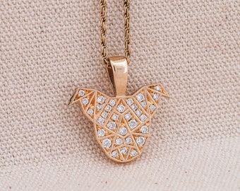 Pendentif tête de chiot en or et diamants