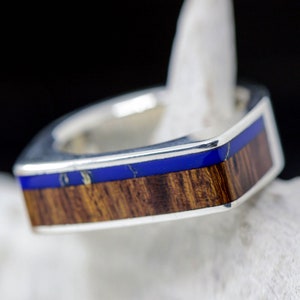 Anillo cuadrado de medio punto, madera de hierro y lapislázuli azul - Stone Forge Studios