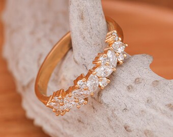 Alliance diamants ronds marquise en or jaune et diamants ronds