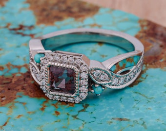Alexandrite de taille Asscher, avec des accents de diamants et des incrustations de turquoise - Stone Forge Studios