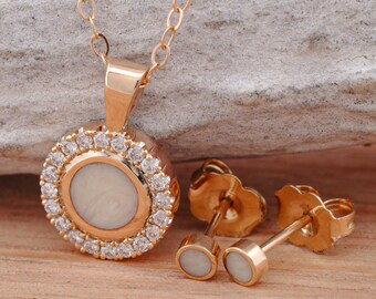 Parure pendante et/ou pendante d'oreilles en ivoire synthétique avec halo de diamants
