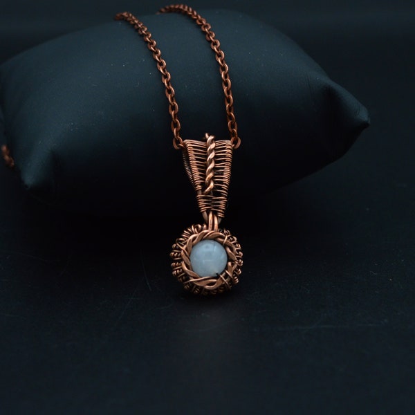 Tiny Jade Necklace wire wrapped in copper/ Pendentif en Jade blanche/ Collier femme/ Pendentif pierre semi precieuse