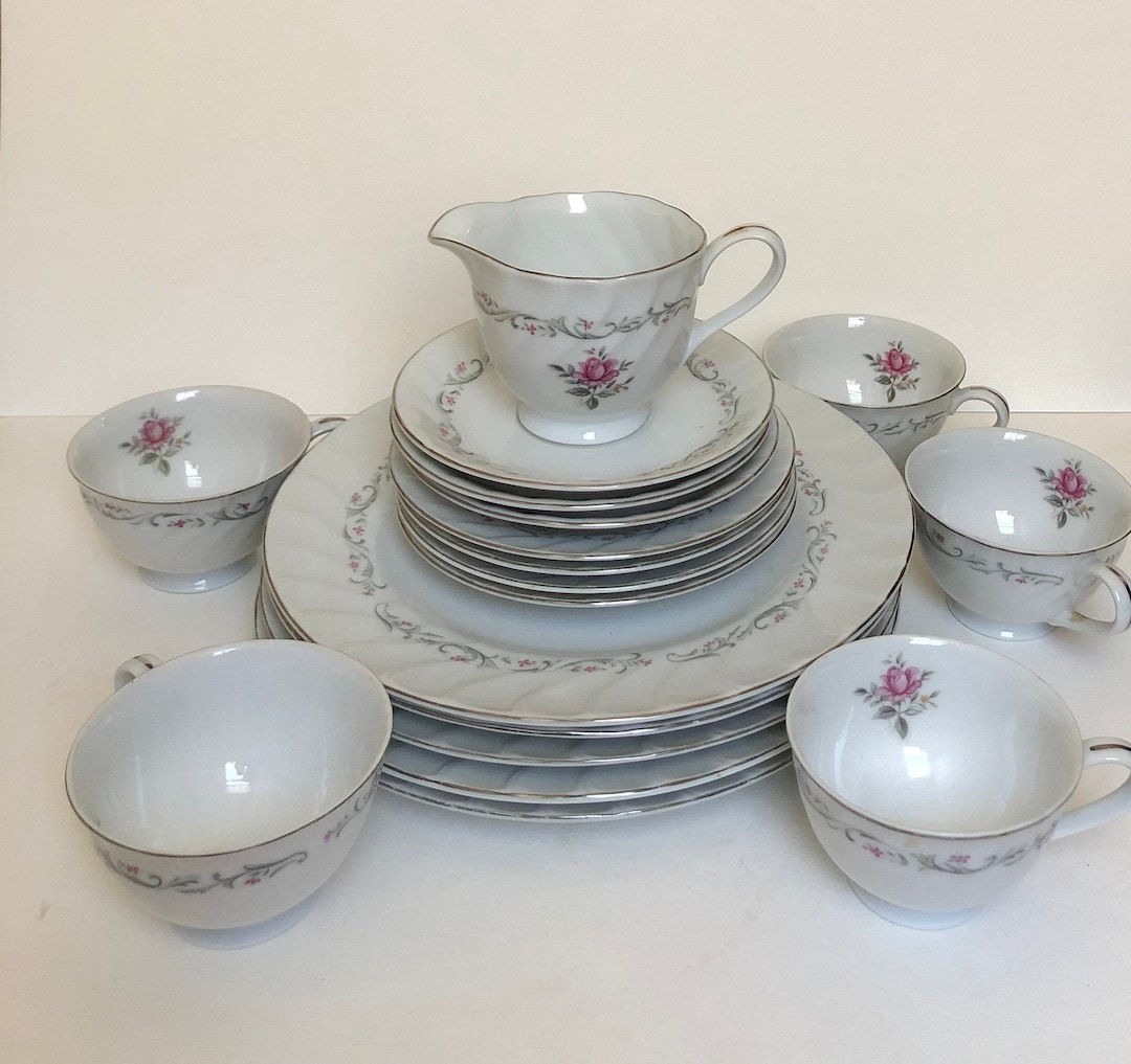 Royal Swirl Fine China Japan 18 Pieces Dinner Bread Palates Cups