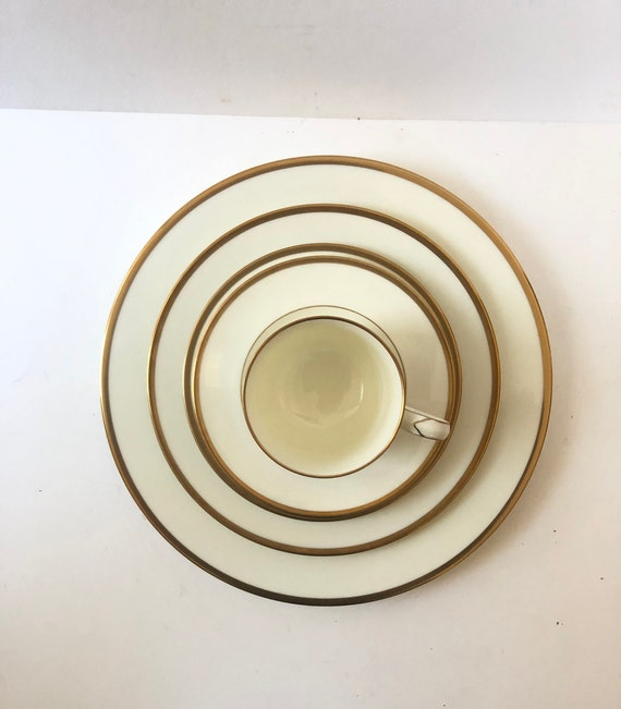 Noritake ゴールド縁取り皿5枚セット Noritake ゴールド縁取り皿5枚セット Noritake ゴールド縁取り皿5枚