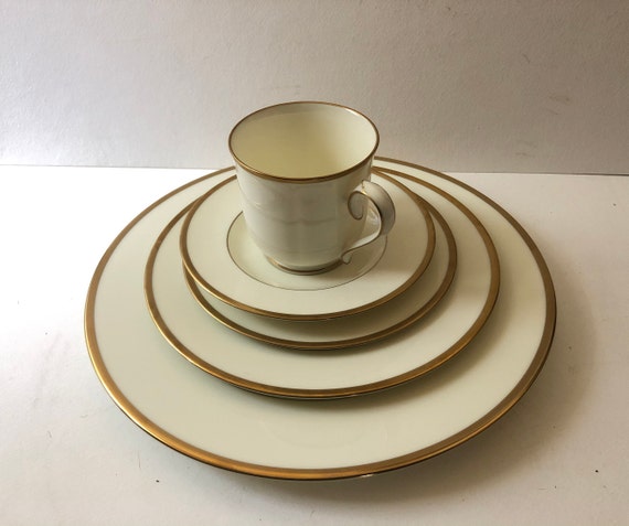 Noritake Bone China Five Piece Place Setting Pattern 9726 Troy