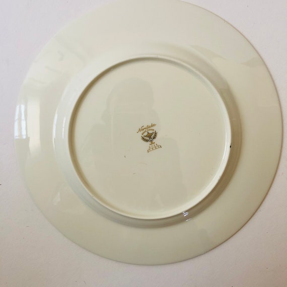 Noritake Bone China Five Piece Place Setting Pattern 9726 Troy