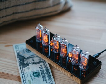 スリムな木製筐体とプラスチック製トップカバーを備えた IN-14