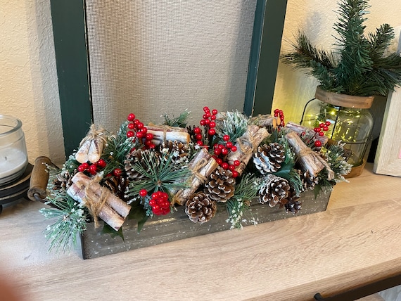 Farmhouse christmas decorations - Holiday centerpiece for dining