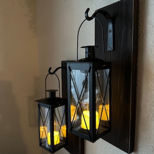 Wood Sconce with Black Hanging Lantern Farmhouse Rustic Vintage Style Lantern Candle Holder with Timer Cozy Home Decor Front Porch Cozy Fall Decorations Housewarming Gift Country Wall Sconce Over the Bed Wall Decor Christmas Gift Country Living Style