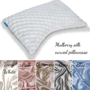 May include: White mulberry silk curved pillowcase with a quilted pattern. The pillowcase is shown in five colours: ivory white, pink, champagne, grey, and blue.