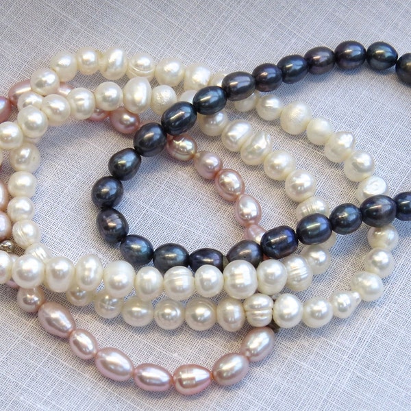 SVENDITA DI MAGAZZINO Braccialetti di perle, Regali per damigelle d'onore con perle, Braccialetti di perle d'acqua dolce a strati, Braccialetti di perle impilati, Elastico