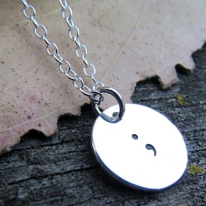 puntkomma ketting, sterling zilveren puntkomma charme, puntkomma charme ketting, puntkomma sieraden, minimalistische ketting, zelfmoord bewustzijn