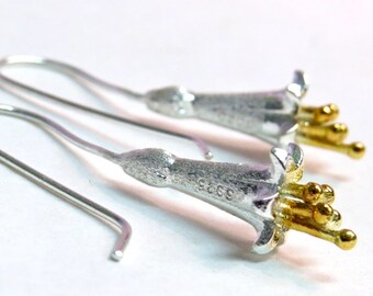 Boucles d'oreilles lys, pendants d'oreilles fleur, boucles d'oreilles délicates en argent sterling, boucles d'oreilles florales, boucles d'oreilles argentées et dorées lys
