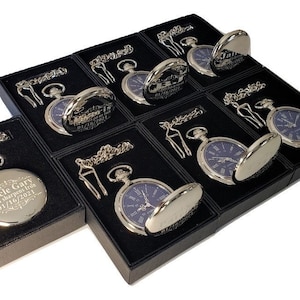 7 gepersonaliseerde zakhorloges - blauwe Romeinse cijfers - gegraveerd cadeau voor hem - gepersonaliseerd horloge in geschenkdoos - cadeau bruidsjonker - herenhorloge