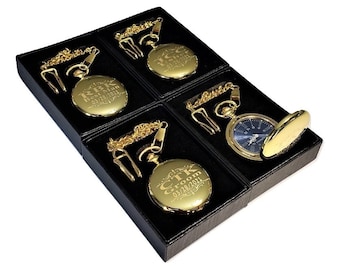 4 relojes de bolsillo grabados para padrinos de boda, Reloj vintage personalizado en caja de regalo, Esfera azul con números romanos, Regalos para él y para ella, Caja