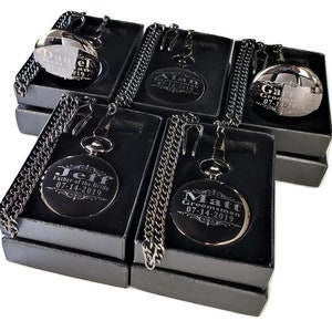 5 zwarte zakhorloges, cadeauset bruidsjonkers, op maat gegraveerd cadeau, zwart gepersonaliseerd horloge, geschenkdoos en ketting inbegrepen, huwelijkscadeauset van 5