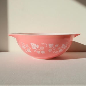 1950s Pyrex Gooseberry Pink 13" cinderella mixing bowl, 4 quart, 444 - RARE