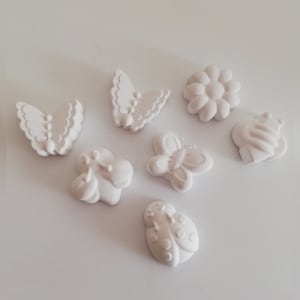 Gessetti PRIMAVERA (Farfalla, Coccinella, Bruco, Fiore, Ape) in polvere di ceramica - Bomboniere - Calamita