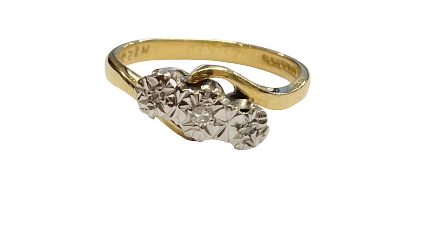 18 carat gold ring with 3 diamonds deals