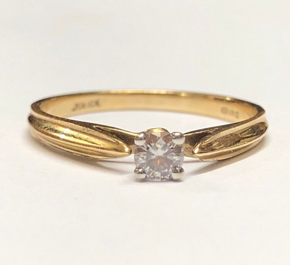 9ct Yellow gold Classic solitaire 1ct created diamond ring size M Gift 9ct Yellow gold Classic solitaire 1ct created diamond ring size M Gift