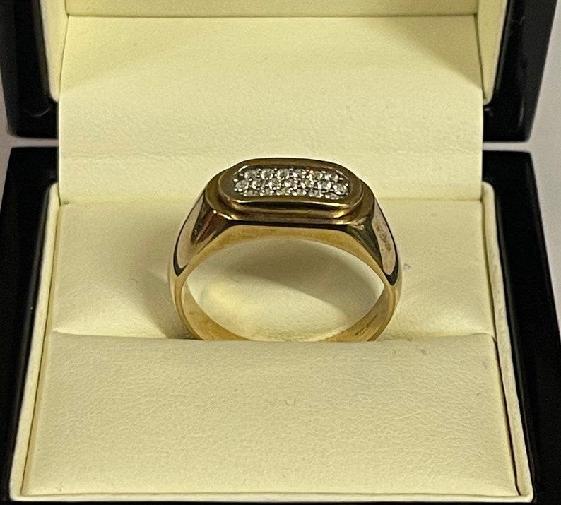 9ct Yellow Gold Ring Cubic Zirconia 1/2 ET Ring Gift Boxed 9ct Yellow Gold Ring Cubic Zirconia 1/2 ET Ring Gift Boxed