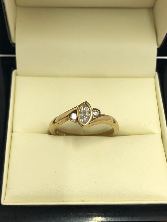 9ct Yellow Gold Ring Cubic Zirconia 1/2 ET Ring Gift Boxed 9ct Yellow Gold Ring Cubic Zirconia 1/2 ET Ring Gift Boxed