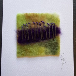 Tarjeta de felicitación textil Lavender Hedge, tarjeta de felicitación de fieltro y puntada, tarjeta de arte textil, tarjeta de felicitación con interior en blanco, tarjeta para cualquier ocasión